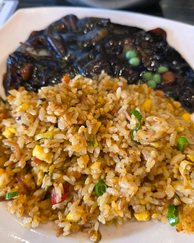 지존 짬뽕의 풍성한 내용물