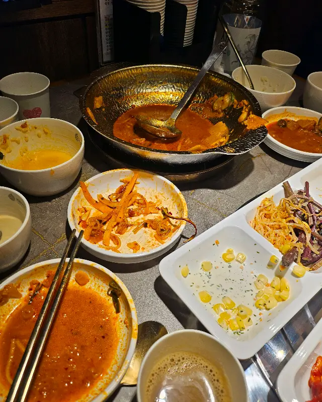 다양한 메뉴가 준비된 셀프바