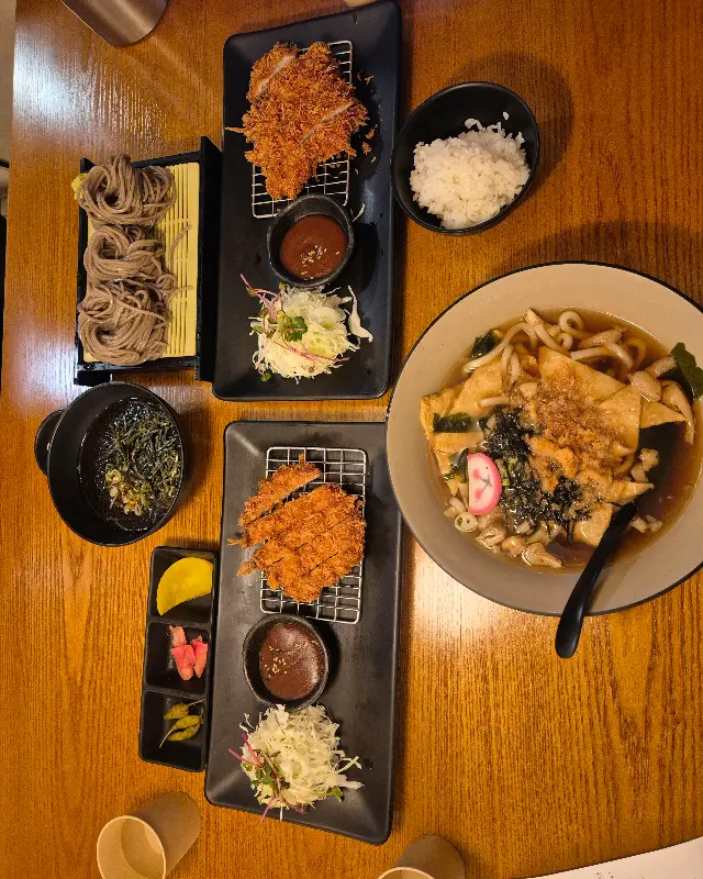 소바와 돈까스 정식 한 상 차림