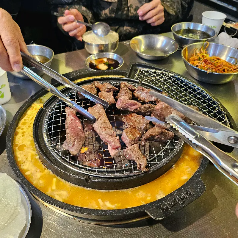 불판 위에서 익어가는 갈매기살