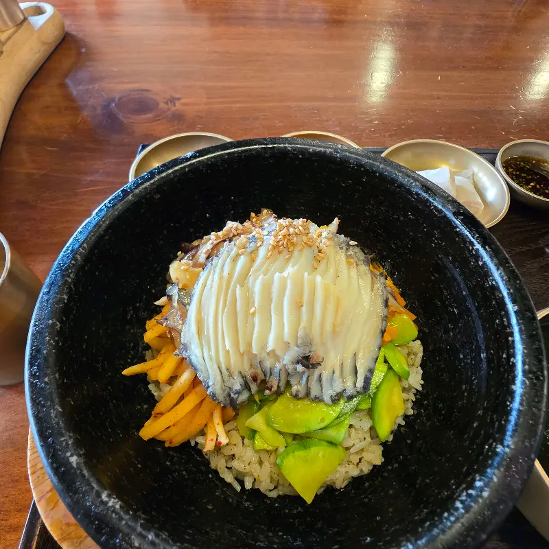 테왁의 전복소라 돌솥비빔밥