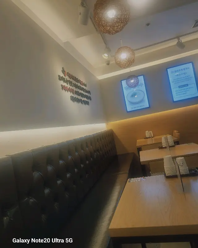 다양한 메뉴를 한 상 가득