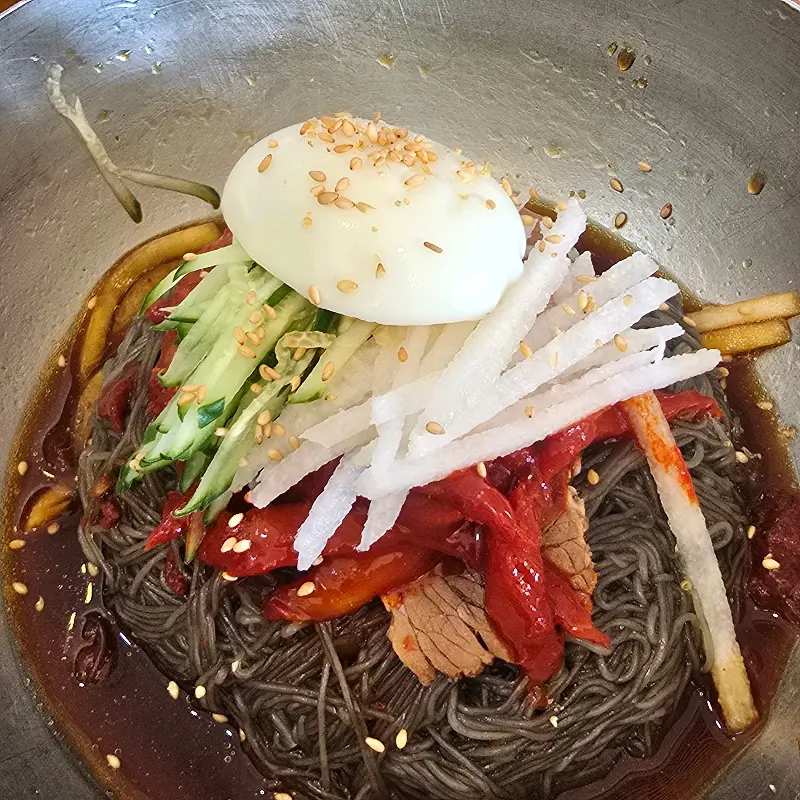 깔끔한 냉면 한 상