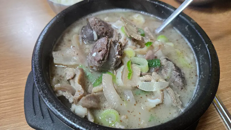 뚝배기에 담긴 순대국밥