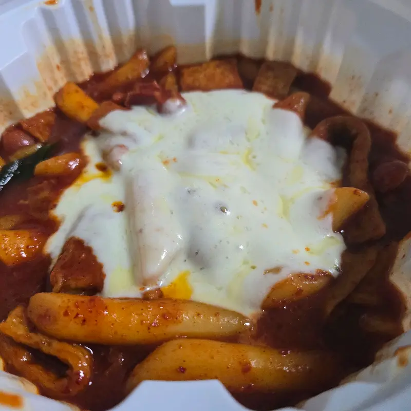 엽기떡볶이 치즈 추가