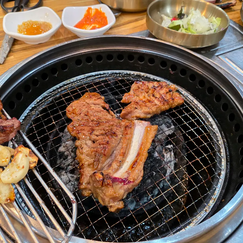 황바우숯불갈비 내부 모습