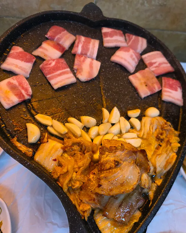 구운 김치와 냉삼