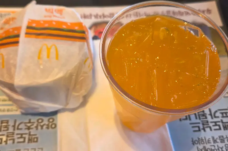 맥도날드 햄버거와 콜라