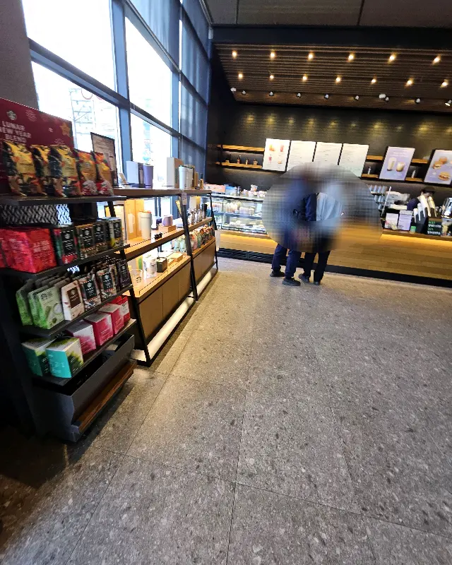 다양한 상품 진열대