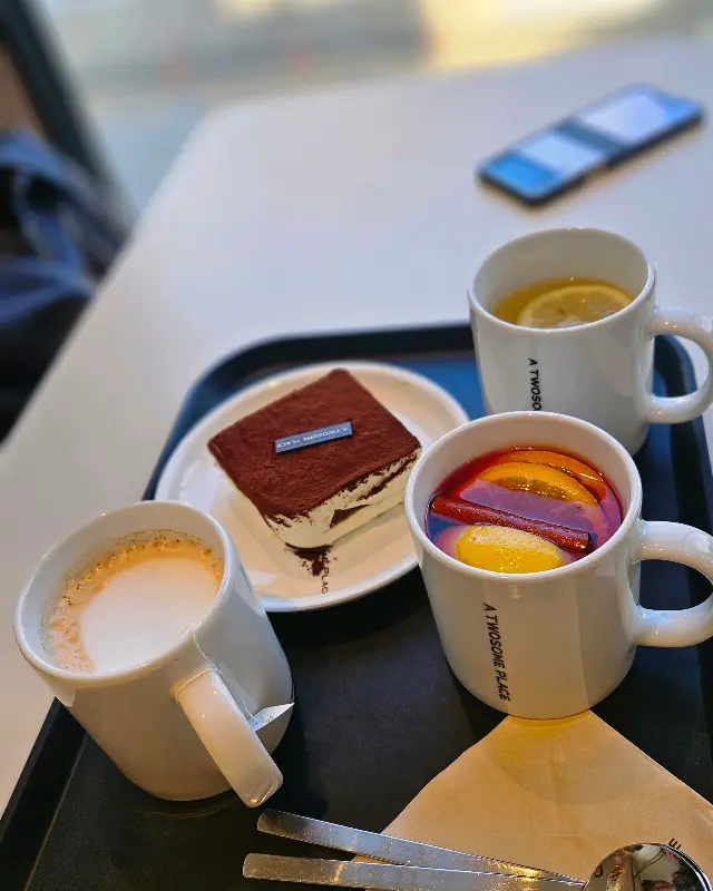 카페라떼와 얼그레이 밀크티 쉬폰 케이크