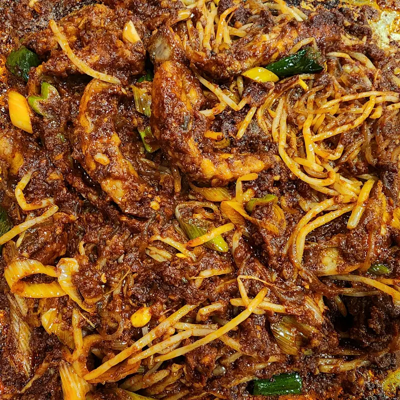 매콤한 양념에 볶아진 볶음밥