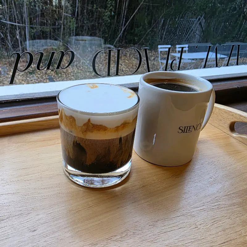 사일런스 라떼와 아메리카노