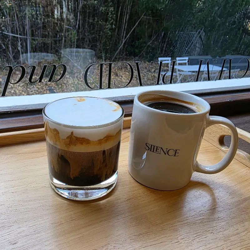 사일런스 라떼와 아메리카노