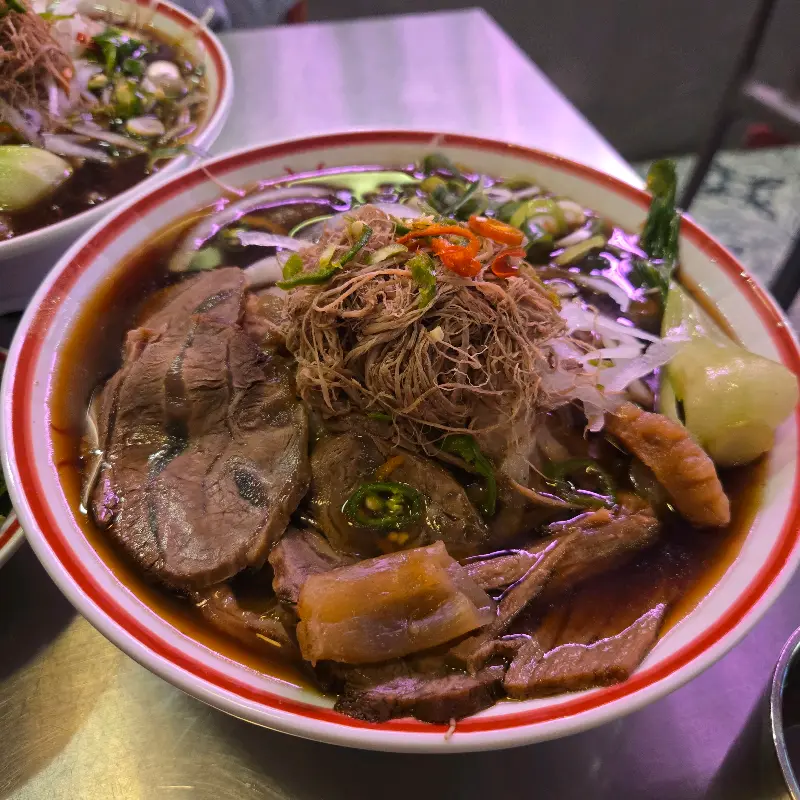 푸짐한 양을 자랑하는 라라면옥의 쌀국수