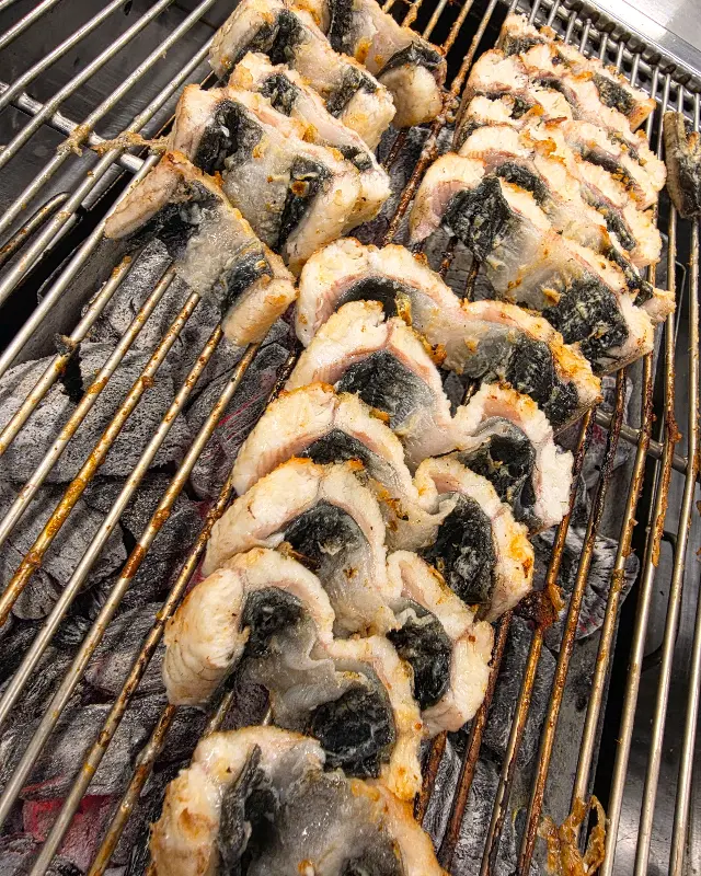 풍성하게 차려진 장어 한 상 차림