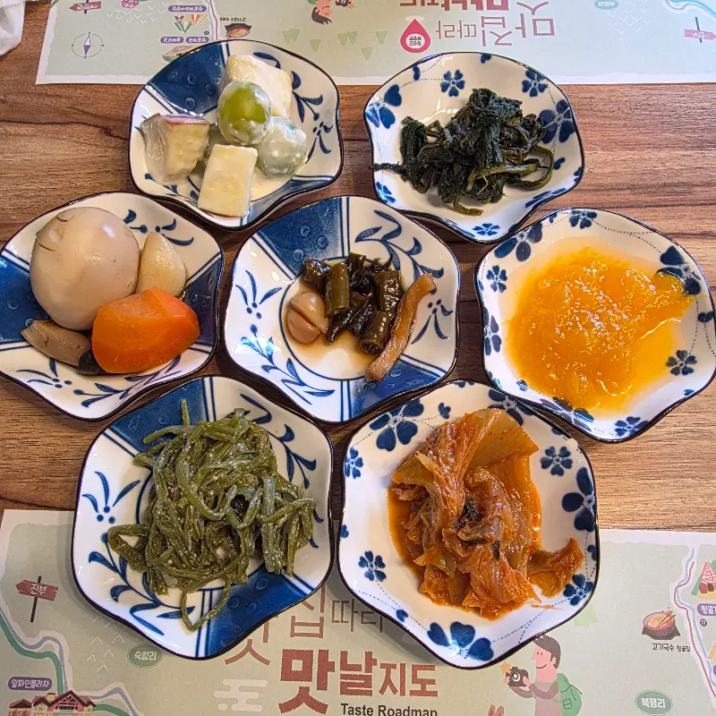 옹이밥상의 정갈한 반찬들