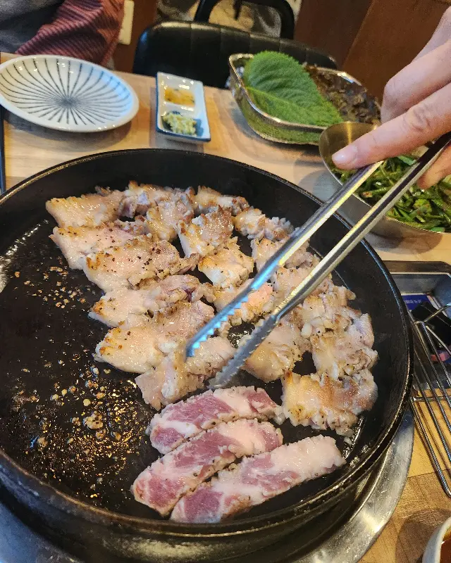 잘 구워진 눈꽃 삼겹살