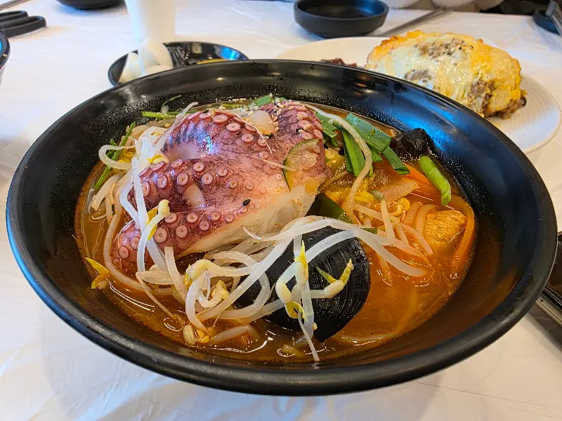 푸짐한 문어짬뽕의 모습