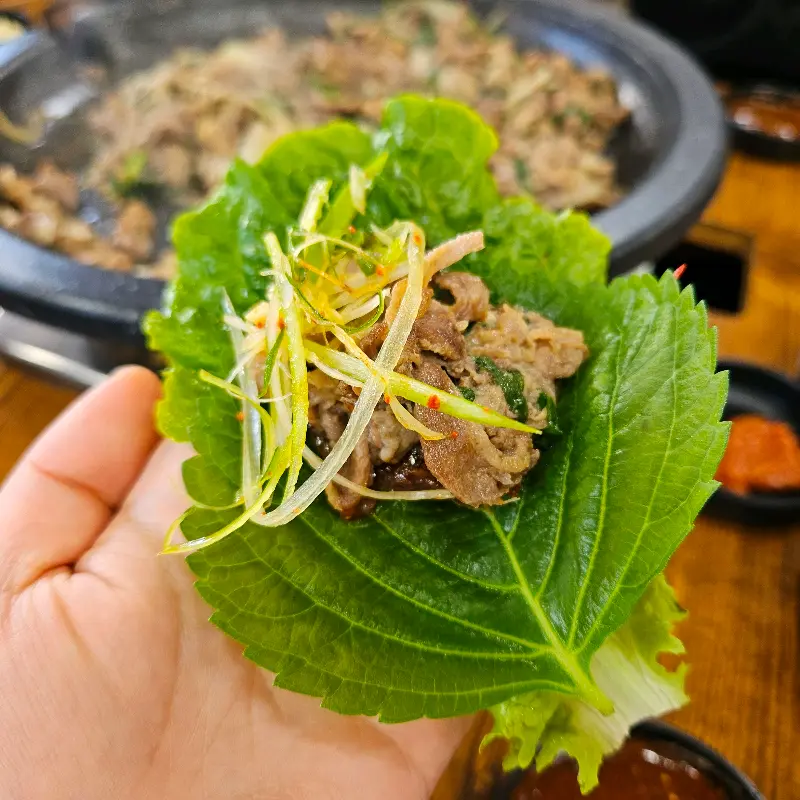 깻잎에 싸 먹는 오리 불고기