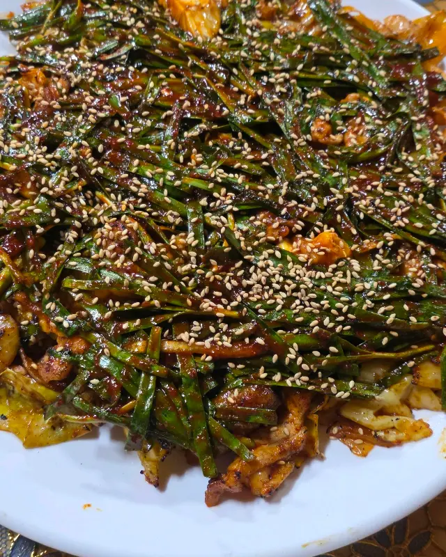 윤기가 흐르는 닭불고기