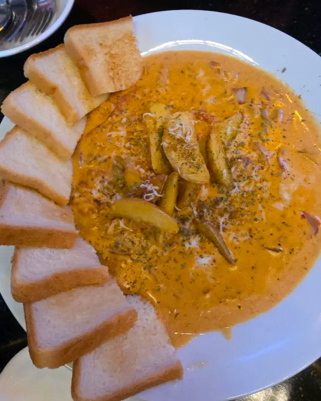 투움바 파스타와 빵의 조화