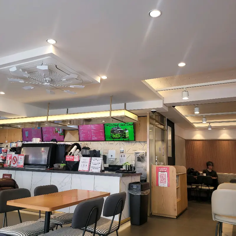 투썸플레이스 강릉중앙점 내부 모습