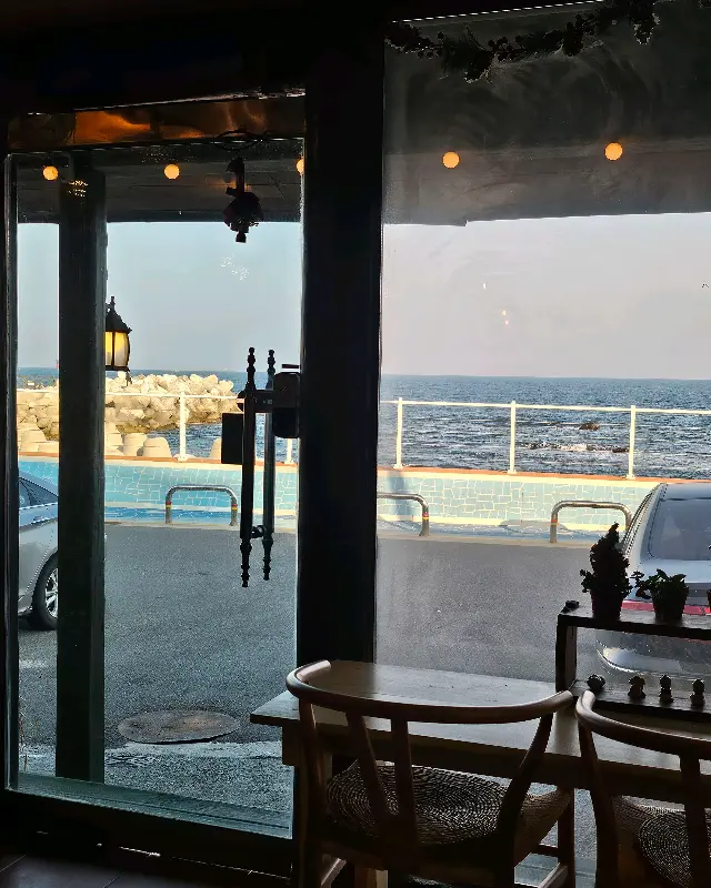 카페에서 바라본 석양