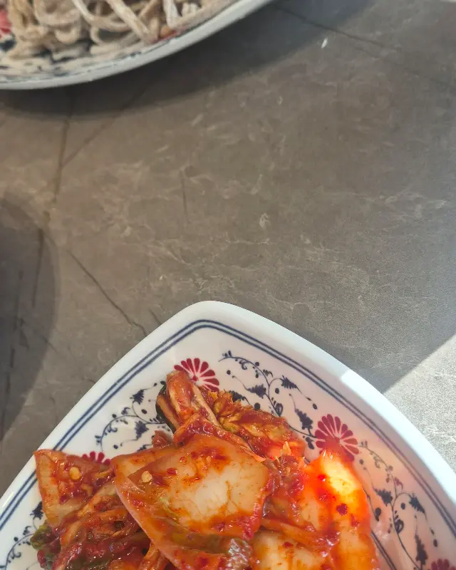 칼국수와 환상 조합인 겉절이 김치