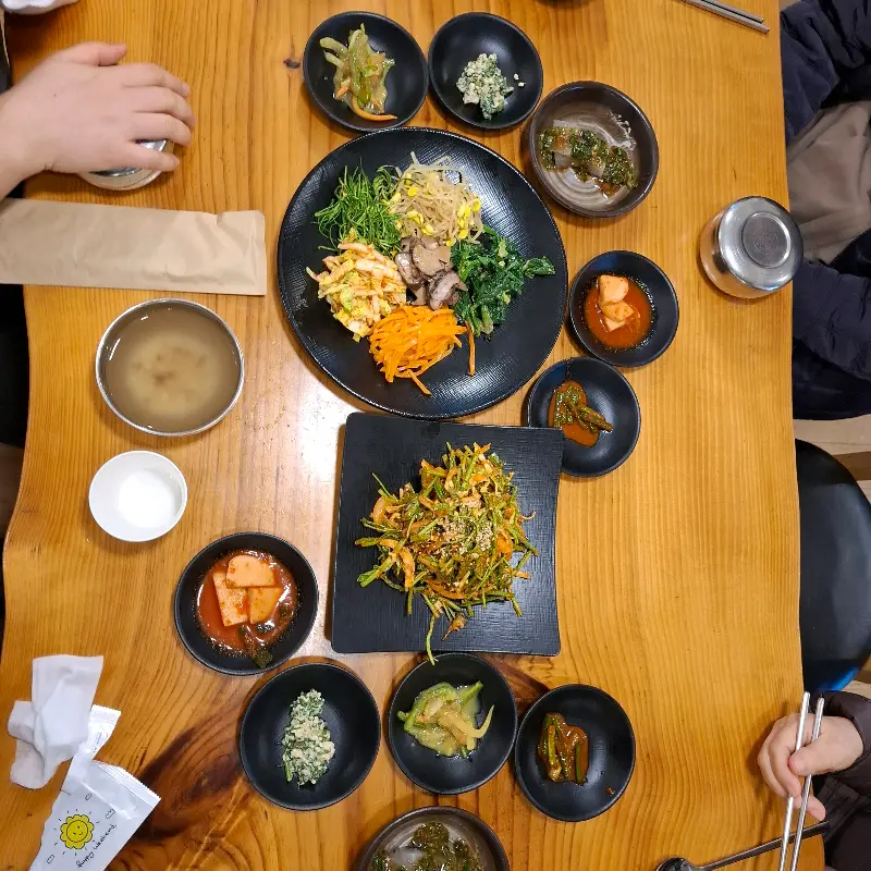 강된장을 듬뿍 넣어 비빈 밥