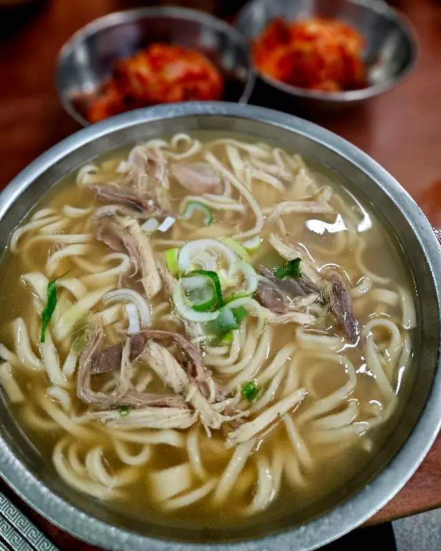 닭칼국수와 김치