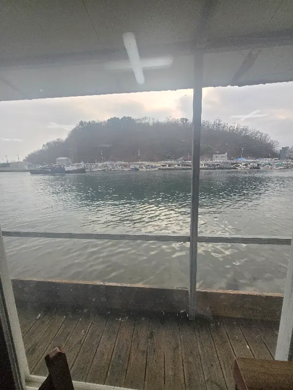 식당에서 바라본 영덕 바다 풍경