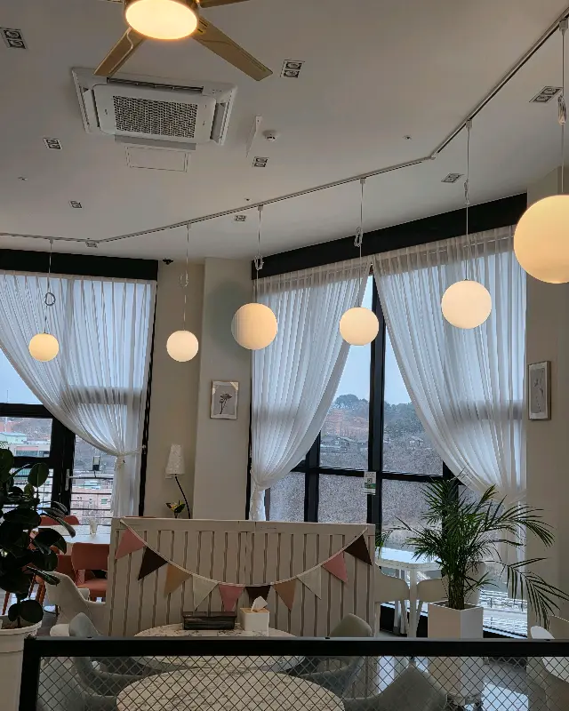 카페 내부의 모습