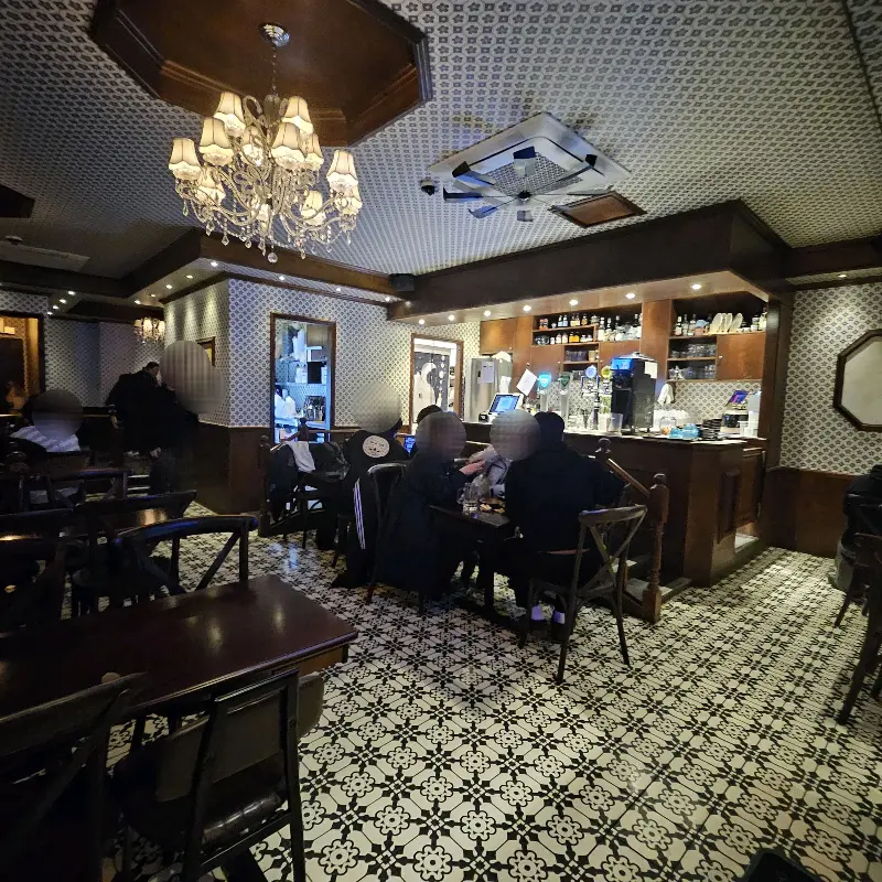 앤티크한 분위기의 금별맥주 내부