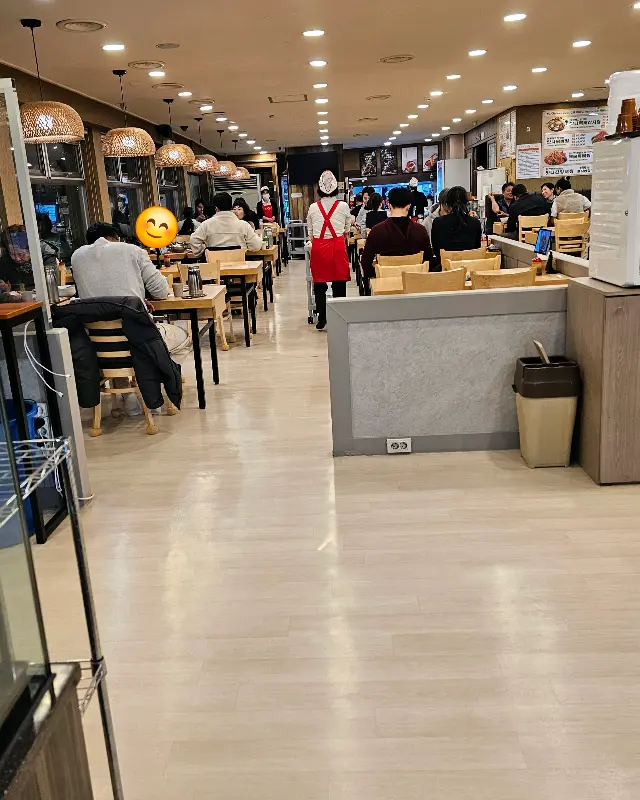 맛나감자탕 매장 내부