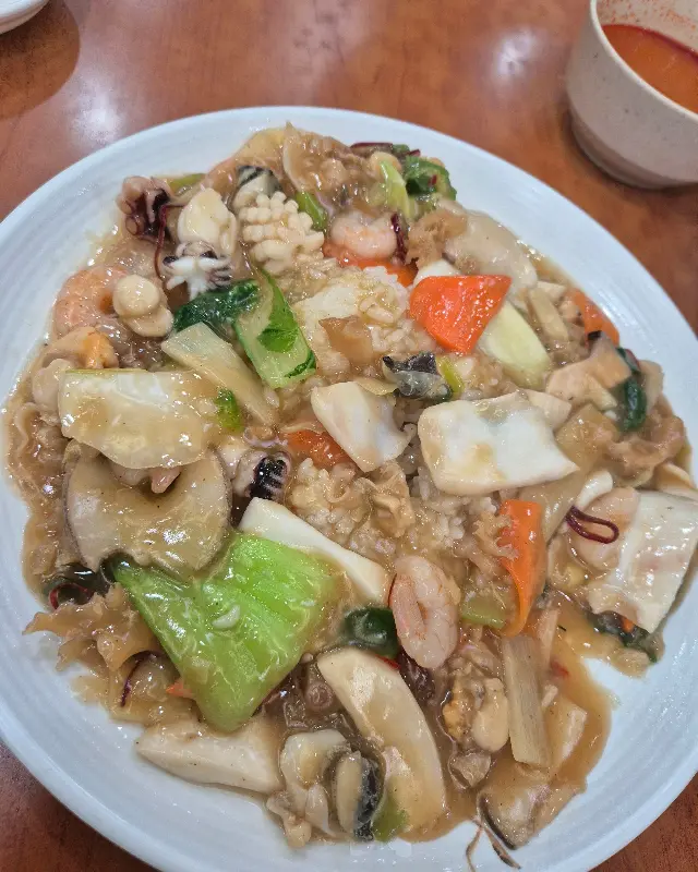 해물 듬뿍 삼선짜장