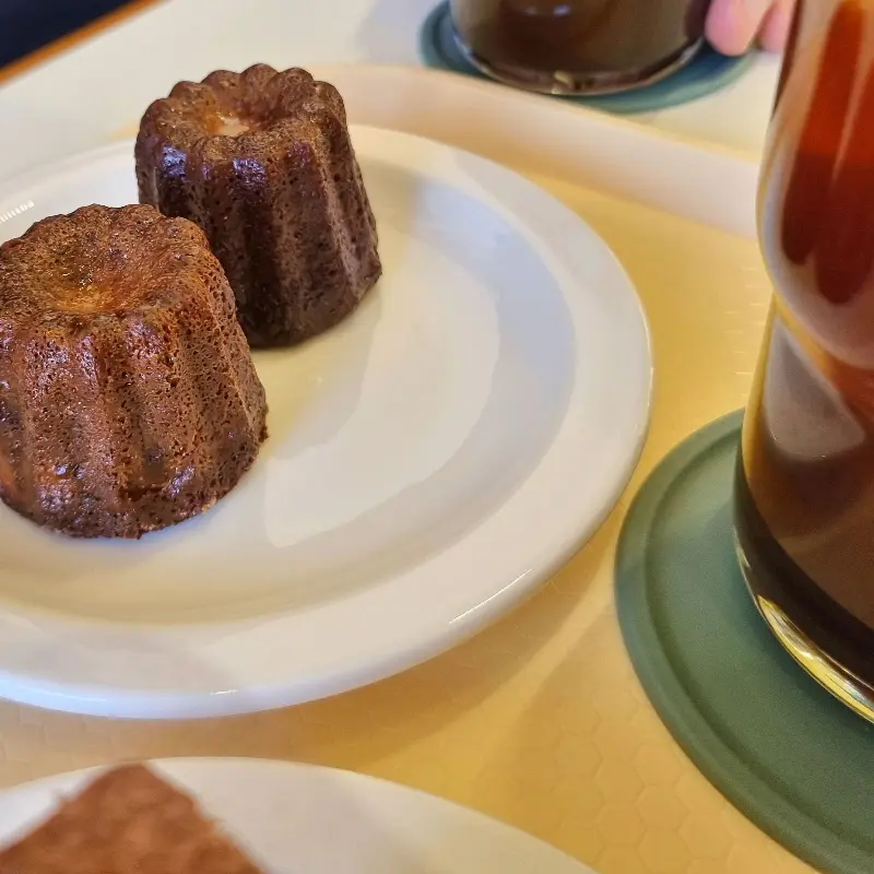 미엘 파티세리의 까눌레