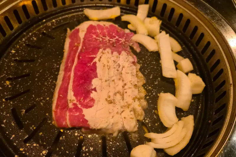 고기와 함께 구워먹는 김치