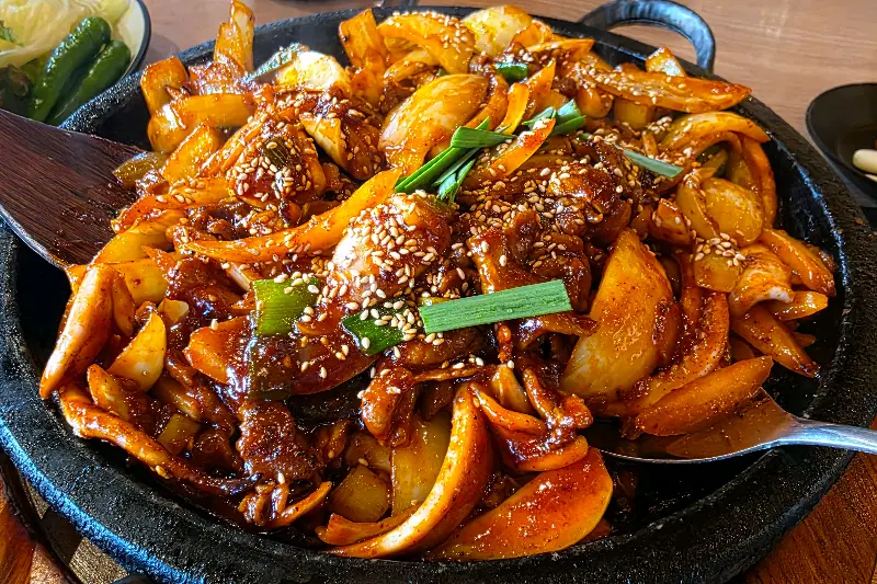 돌판 위에서 지글거리는 돌판오제