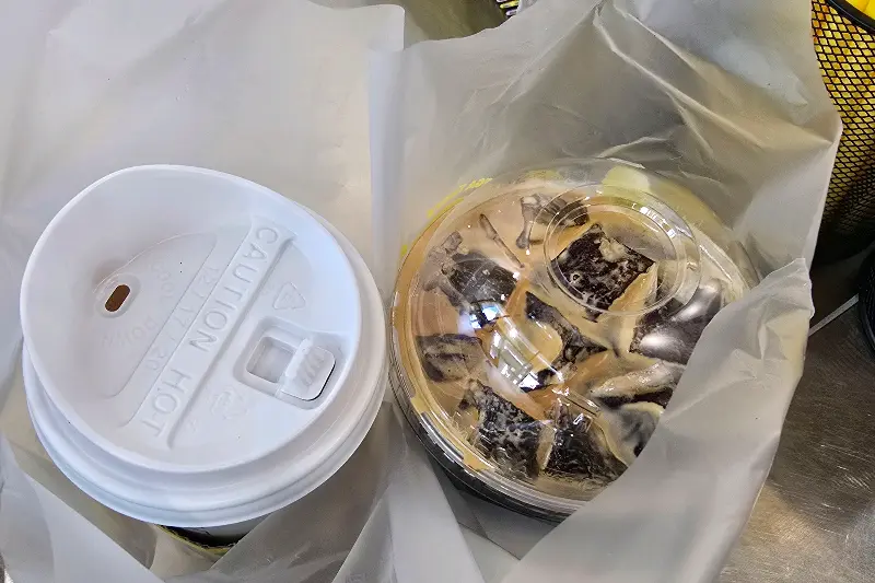 포장해온 디저트