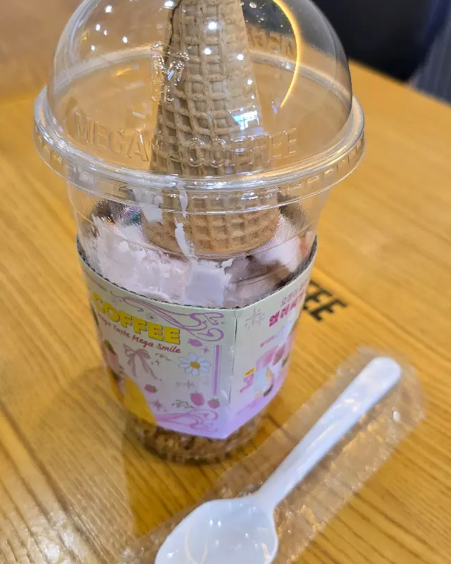 로꾸거 딸기젤라또 콘케이크 비주얼