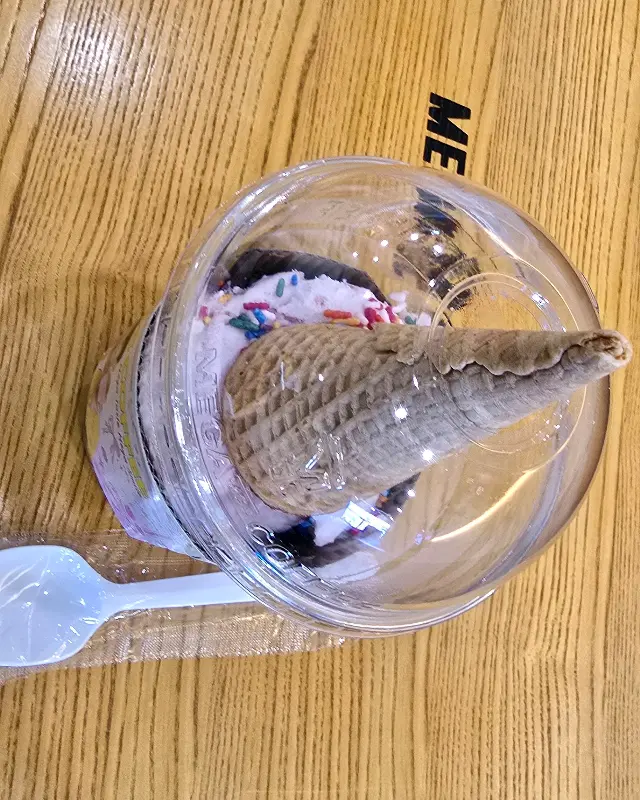 로꾸거 딸기젤라또 콘케이크