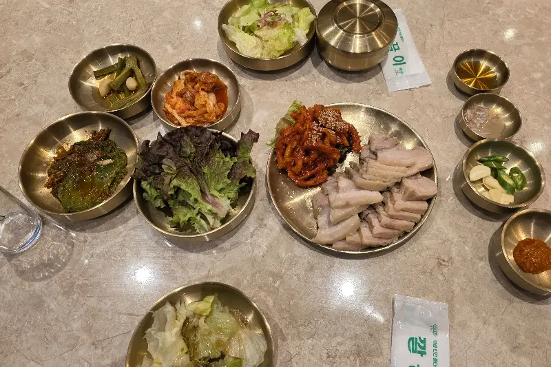 보쌈정식 전체 상차림