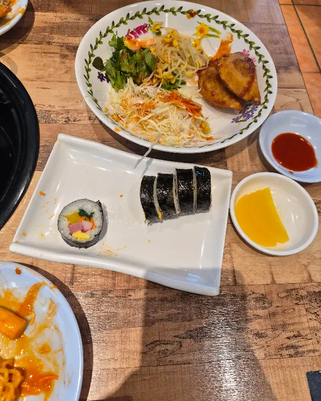 깔끔하게 비워진 접시