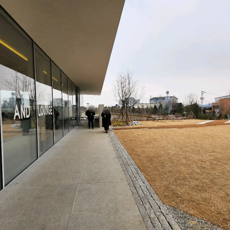 어스언더파크 외관