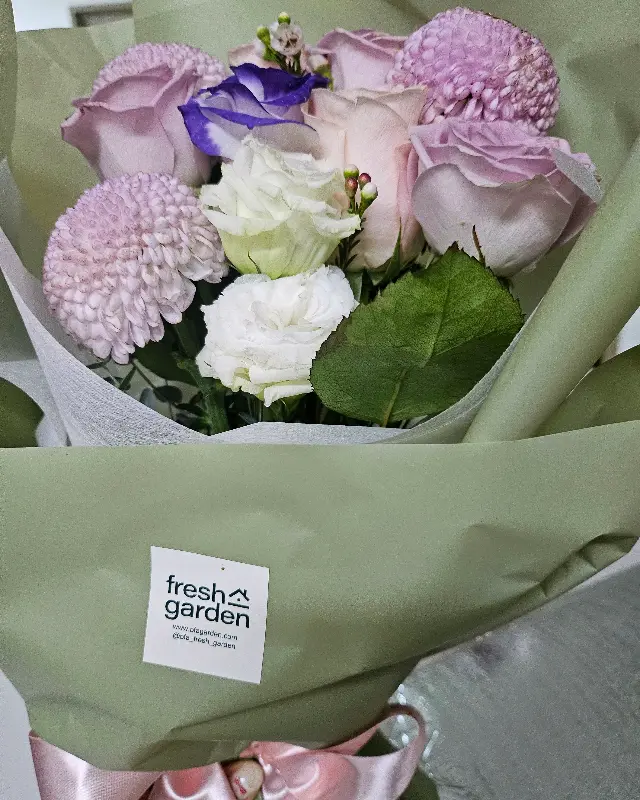 생일 기념 방문에 어울리는 꽃다발