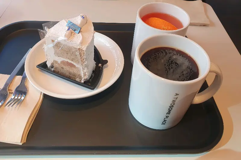 케이크와 커피