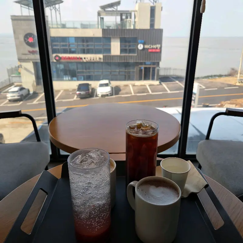 카페에서 바라본 풍경