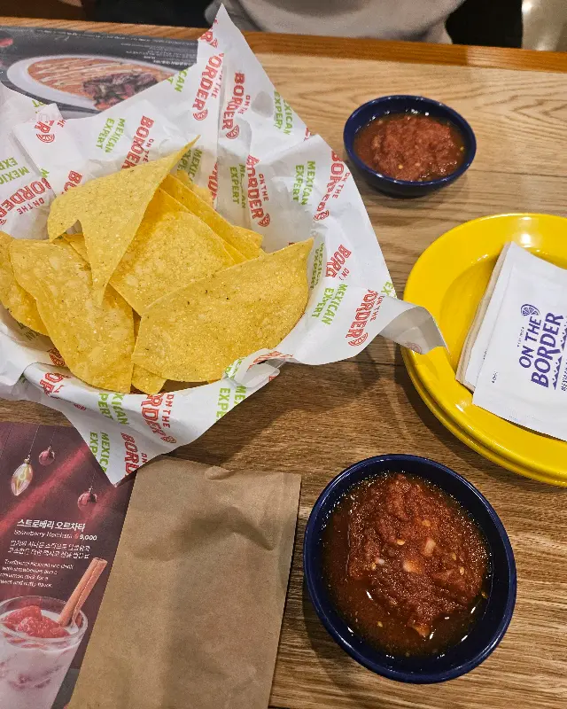 기본으로 제공되는 나쵸와 살사 소스