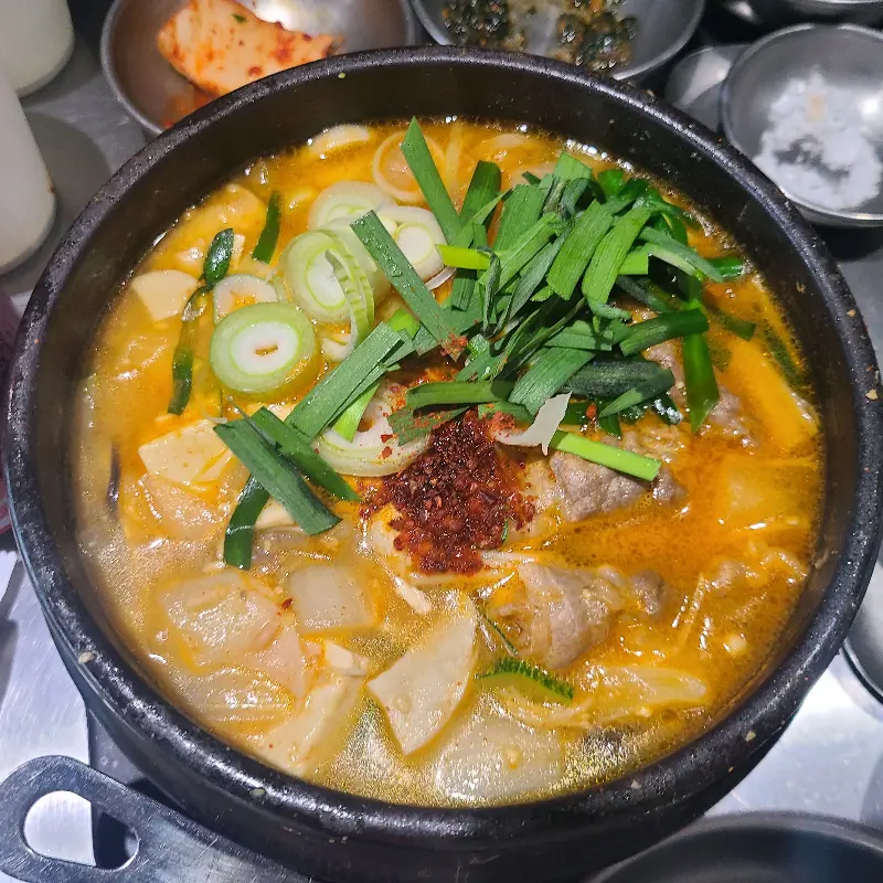 육지의 깊고 진한 된장찌개