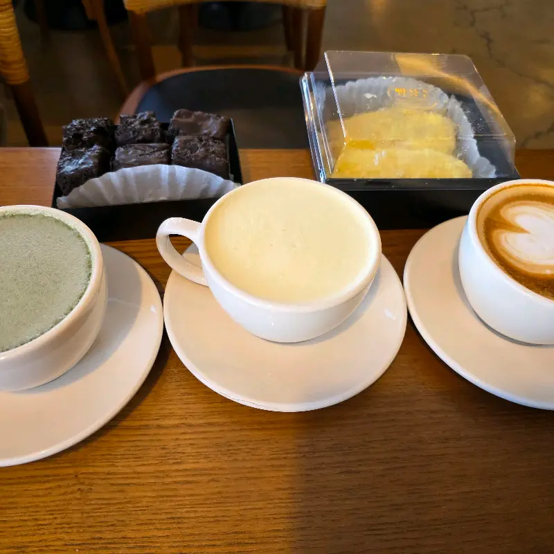 장수당에서 즐기는 다양한 음료와 디저트